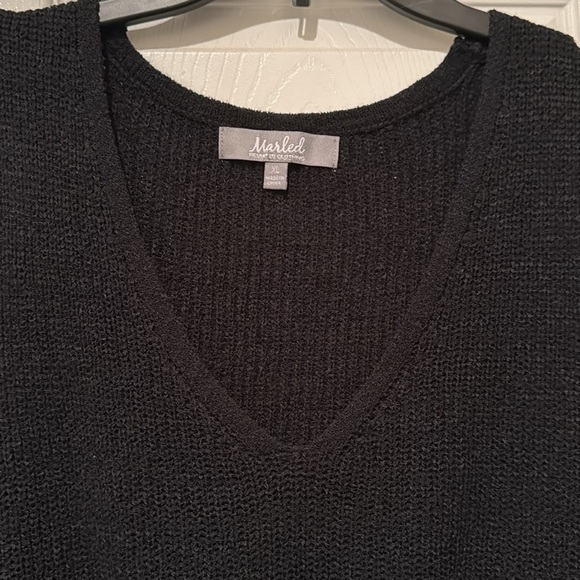 Twist front sleeveless sweater - Picture 3 of 3